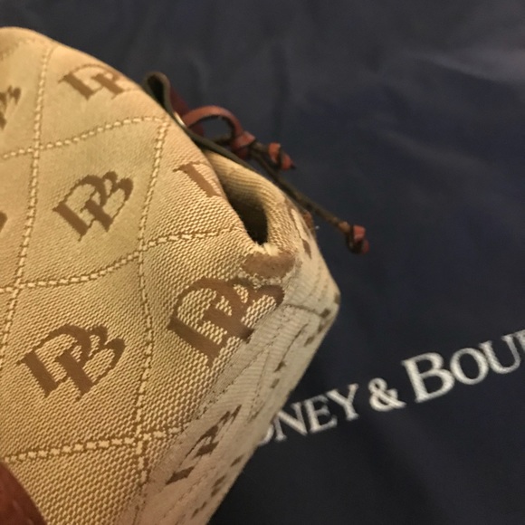 Once loved Dooney & Bourke shoulder bag. - Picture 6 of 7